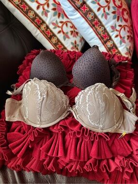 Calvin Klein Two-Pack Bras in Brown Leopard and Beige Lace pre loved 34 C